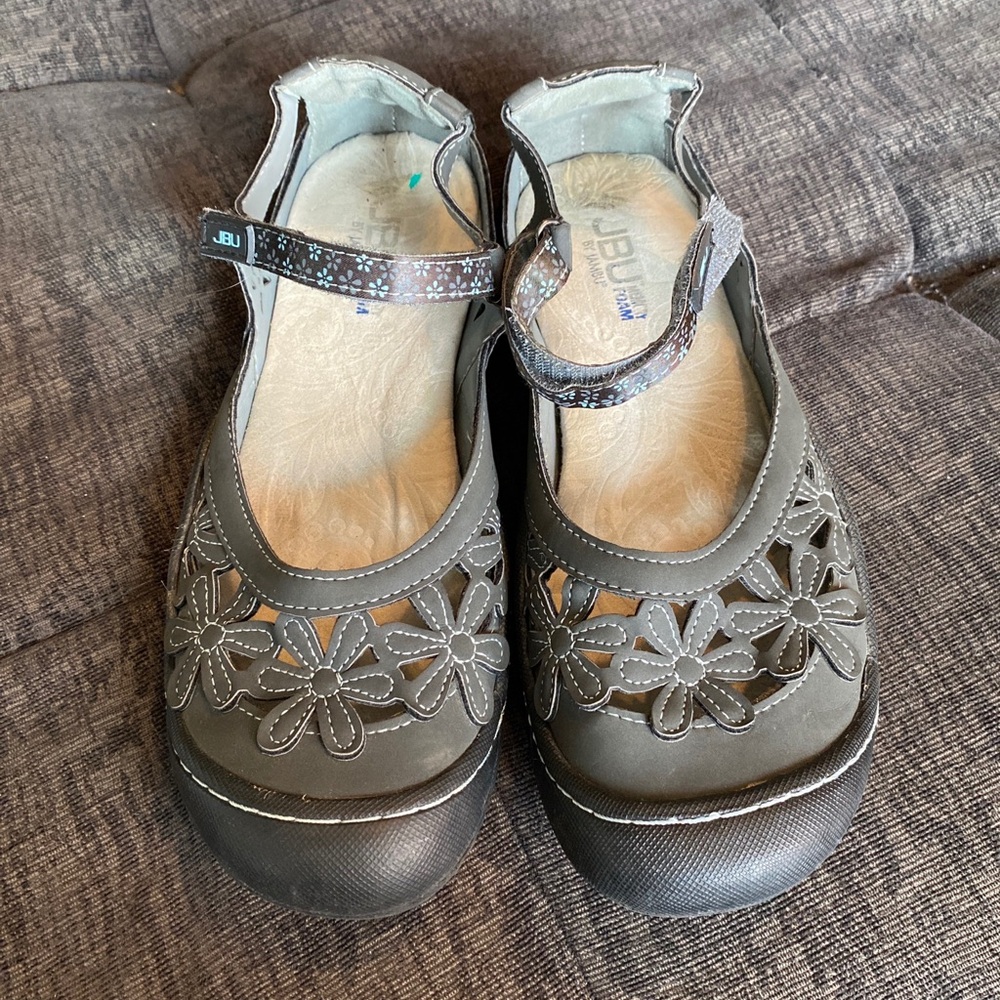 Women's 8M JBU by Jambu Gray  "Blossom" Memory Foam Vegan Mary Jane Shoes